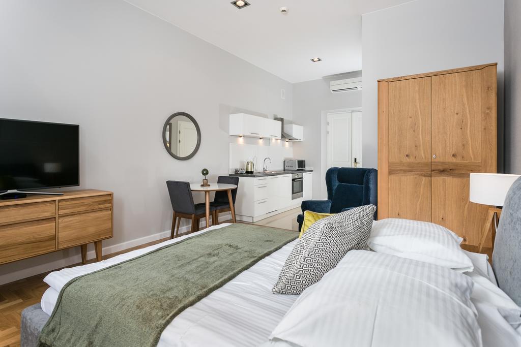 Venetian House Market Square 4*